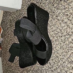 Italian Shoemakers Platorm Wedges